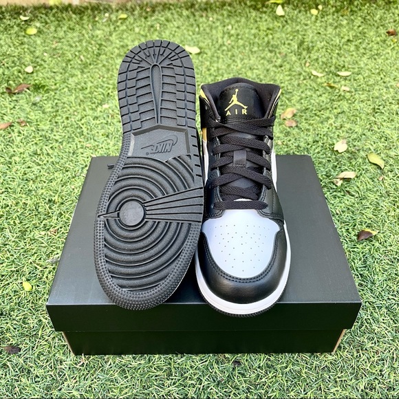 Nike Air Jordan 1 mid GS black yellow shoes - Picture 3 of 4